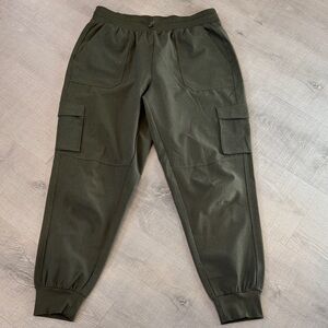 Zella cropped cargo joggers - olive green